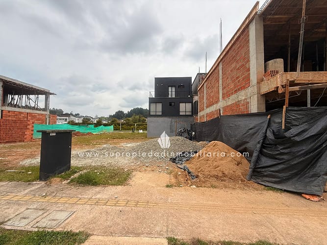 Lote en venta en Llano Grande, Rionegro, 94 m² · foto 2 de 6