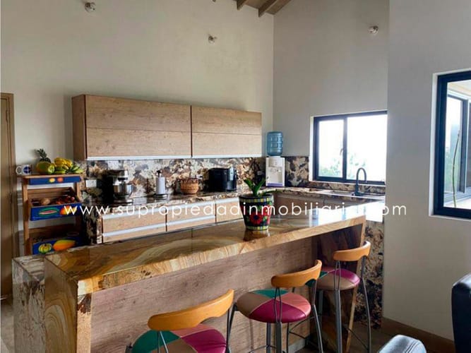 Casa de 3 alcobas en venta en Loma Del Escobero, Envigado, 350 m² · foto 3 de 24