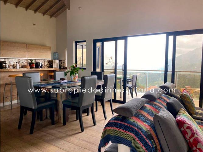 Casa de 3 alcobas en venta en Loma Del Escobero, Envigado, 350 m² · foto 13 de 24