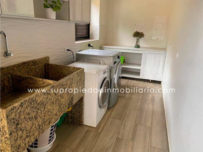 Casa de 3 alcobas en venta en Loma Del Escobero, Envigado, 350 m² · foto 14 de 24