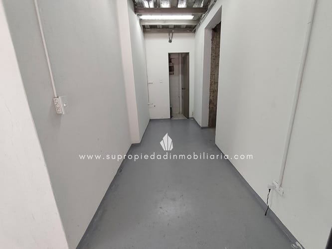 Bodega en arriendo en Laureles, Medellín, 140 m² · foto 4 de 12