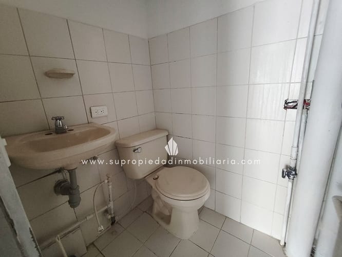 Bodega en arriendo en Laureles, Medellín, 140 m² · foto 9 de 12