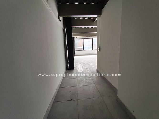 Bodega en arriendo en Laureles, Medellín, 140 m² · foto 10 de 12