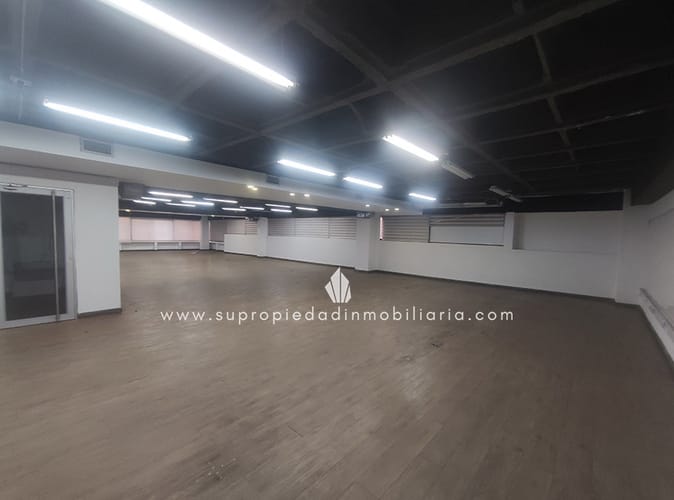 Local en arriendo en La Esmeralda, Envigado, 287 m² · foto 2 de 18