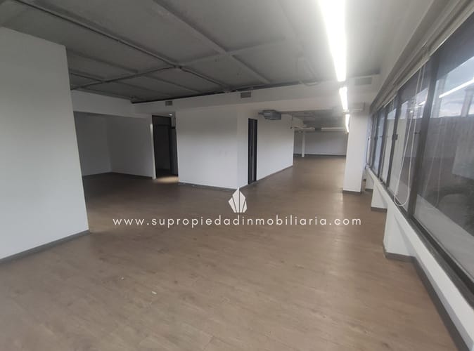 Local en arriendo en La Esmeralda, Envigado, 379 m² · foto 2 de 18
