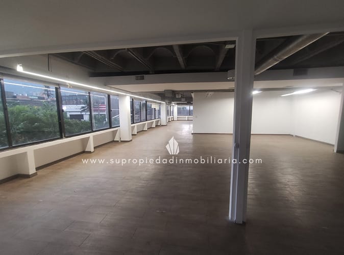 Local en arriendo en La Esmeralda, Envigado, 379 m² · foto 3 de 18