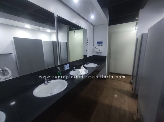 Local en arriendo en La Esmeralda, Envigado, 379 m² · foto 6 de 18