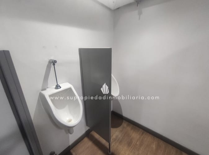 Local en arriendo en La Esmeralda, Envigado, 379 m² · foto 9 de 18