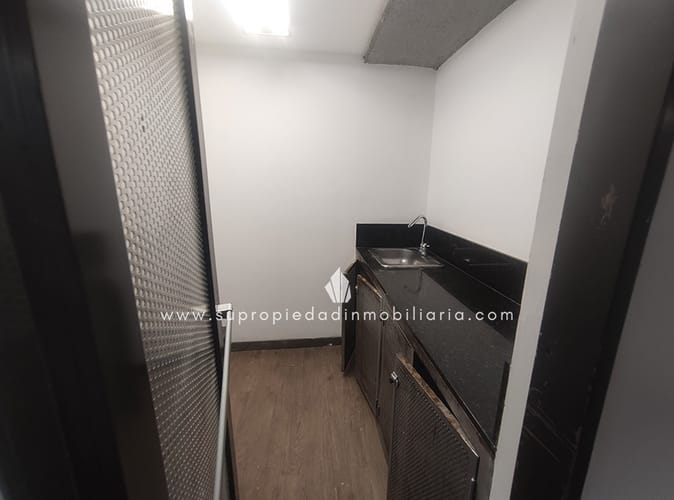 Local en arriendo en La Esmeralda, Envigado, 379 m² · foto 17 de 18