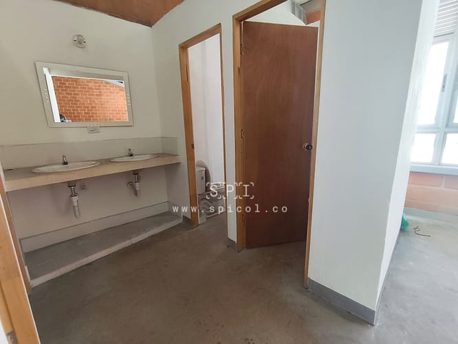 Bodega en arriendo en La América, Medellín, 290 m² · foto 8 de 11