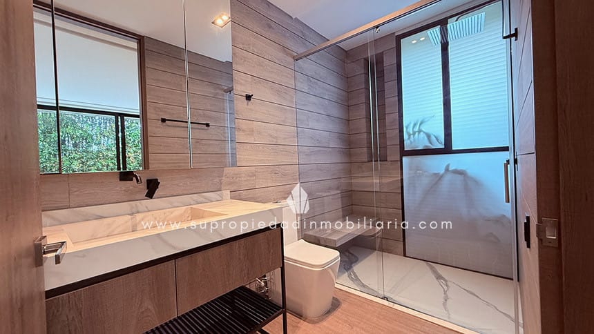 Casa de 6 alcobas en venta en Llano Grande, Rionegro, 595 m² · foto 5 de 24