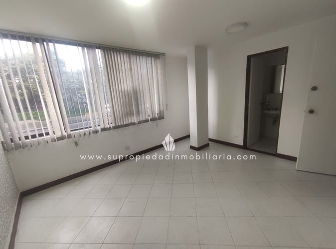 Oficina en arriendo en Conquistadores, Medellín, 20 m² · foto 2 de 8