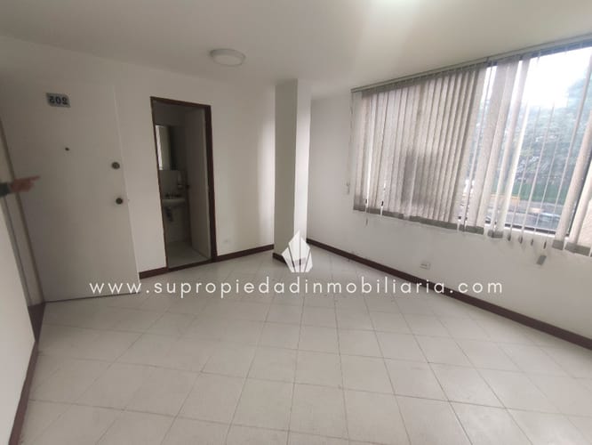 Oficina en arriendo en Conquistadores, Medellín, 20 m² · foto 4 de 8