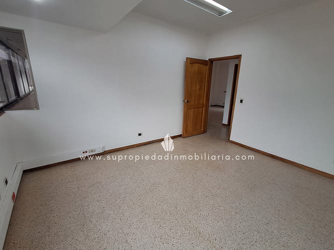 Oficina en arriendo en Guayabal, Medellín, 225 m² · foto 2 de 11