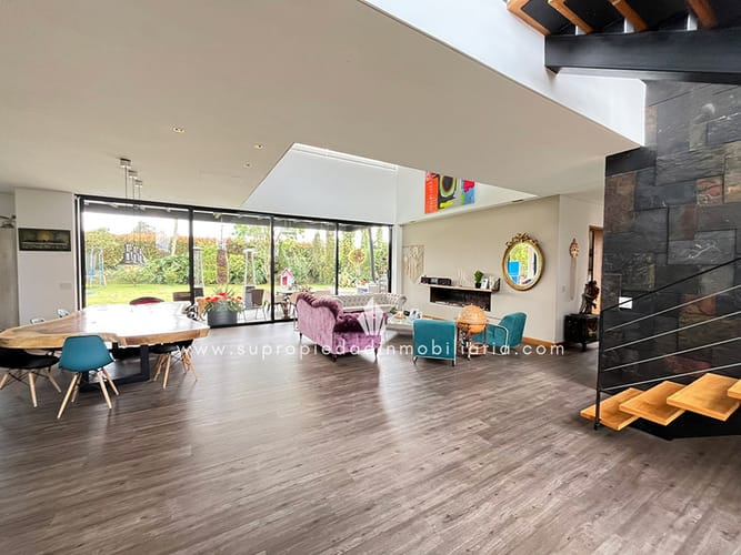 Casa de 3 alcobas en venta en Las Palmas, Envigado, 436 m² · foto 2 de 24