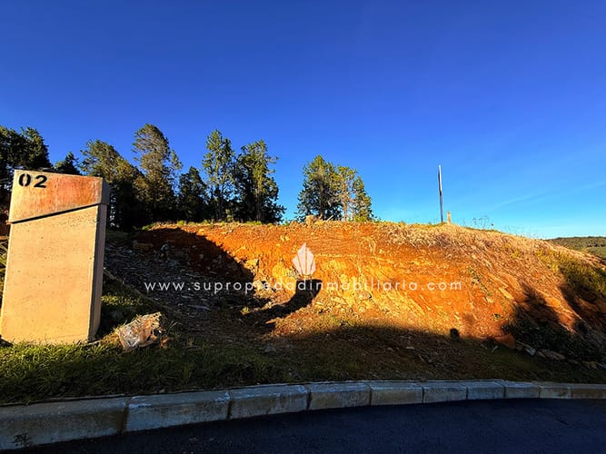 Lote en venta en Loma Del Escobero, Envigado, 5392 m² · foto 2 de 10