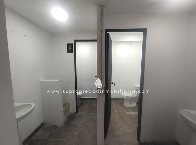 Local en arriendo en La Esmeralda, Itagüí, 238 m² · foto 8 de 14