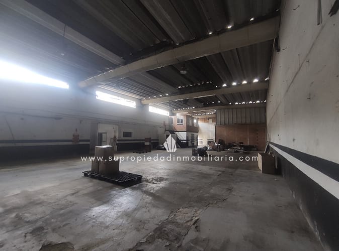 Bodega en arriendo en La Esmeralda, Itagüí, 650 m² · foto 3 de 10