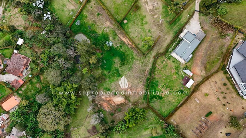 Lote en venta en Quirama, El Carmen de Viboral, 2922 m² · foto 2 de 9