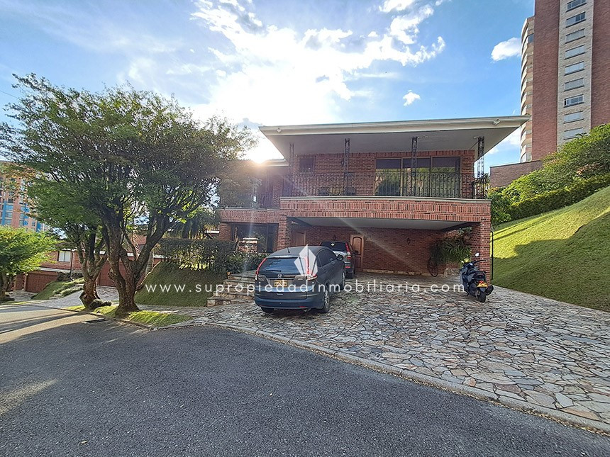 Casa en arriendo en El Poblado, Medellín · foto 3 de 24