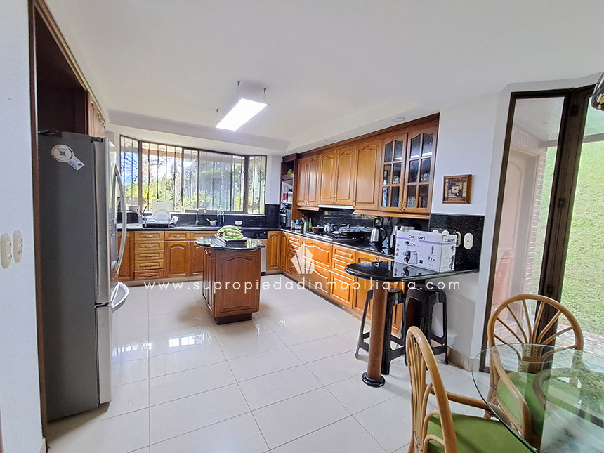 Casa en arriendo en El Poblado, Medellín · foto 5 de 24