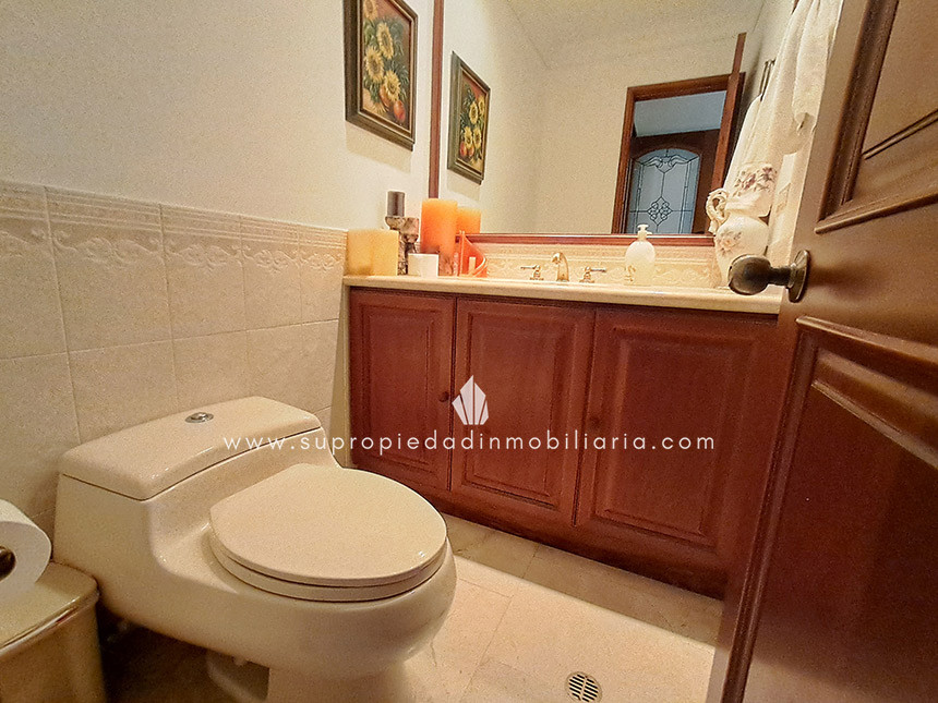 Casa en arriendo en El Poblado, Medellín · foto 9 de 24