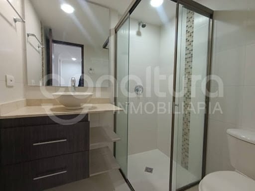 Apartamento de 3 alcobas en arriendo en Laureles, Medellín, 87 m² · foto 9 de 10