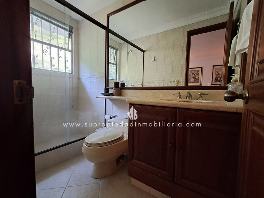 Casa en arriendo en El Poblado, Medellín · foto 18 de 24