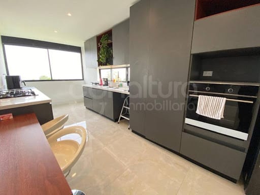 Casa de 3 alcobas en arriendo en Las Palmas, Medellín, 276 m² · foto 3 de 21