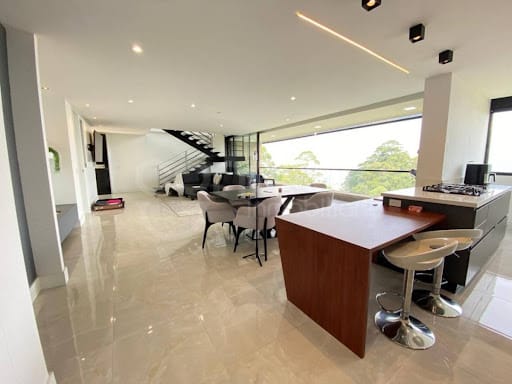 Casa de 3 alcobas en arriendo en Las Palmas, Medellín, 276 m² · foto 4 de 21