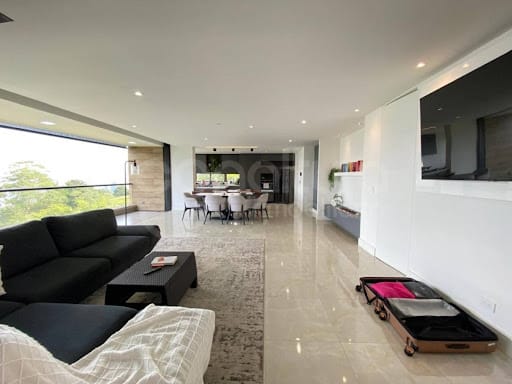 Casa de 3 alcobas en arriendo en Las Palmas, Medellín, 276 m² · foto 8 de 21