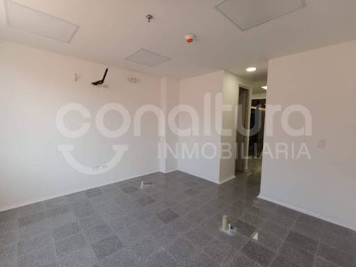 Oficina en arriendo en Los Colores, Medellín, 28 m² · foto 2 de 6