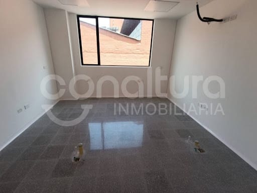 Oficina en arriendo en Los Colores, Medellín, 28 m² · foto 4 de 6