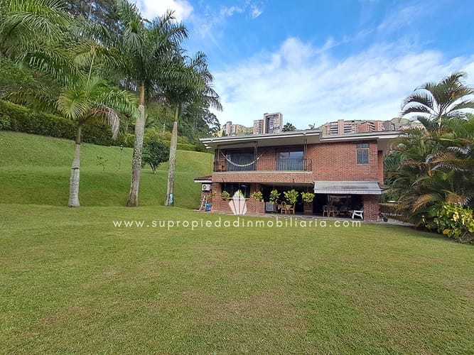Casa de 4 alcobas en venta en El Poblado, Medellín, 460 m² · foto 2 de 24