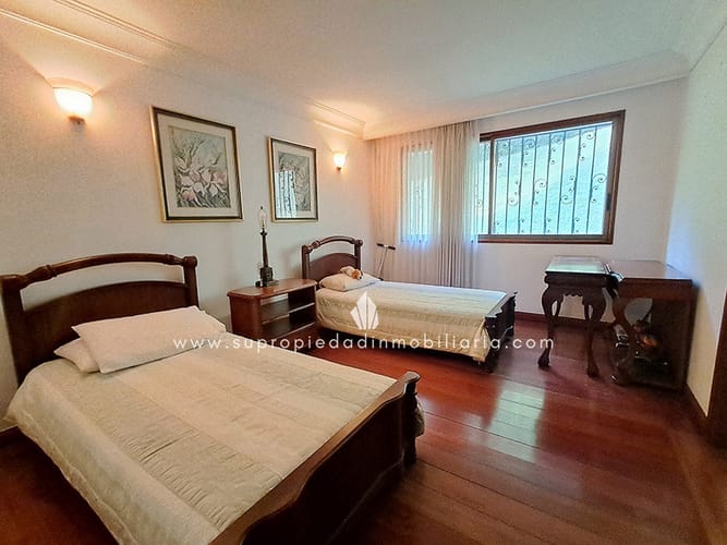 Casa de 4 alcobas en venta en El Poblado, Medellín, 460 m² · foto 18 de 24