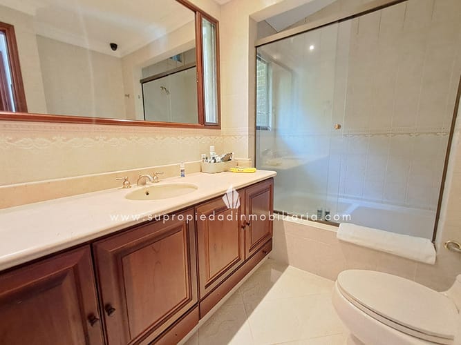 Casa de 4 alcobas en venta en El Poblado, Medellín, 460 m² · foto 22 de 24