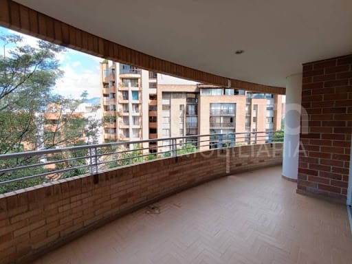 Apartamento de 3 alcobas en arriendo en Laureles, Medellín, 165 m² · foto 9 de 24