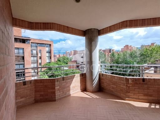 Apartamento de 3 alcobas en arriendo en Laureles, Medellín, 165 m² · foto 13 de 24