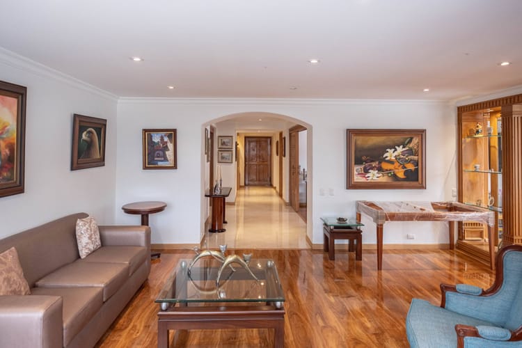 Apartamento de 3 alcobas en venta en San Patricio, Bogotá, 189 m² · foto 2 de 24