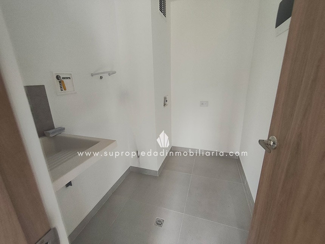 Apartamento de 2 alcobas en venta en Chile, La Estrella, 66 m² · foto 6 de 13