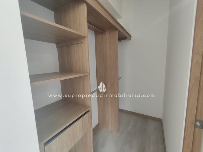 Apartamento de 2 alcobas en venta en Chile, La Estrella, 66 m² · foto 8 de 13