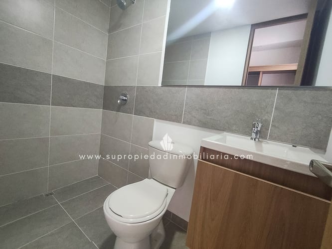 Apartamento de 2 alcobas en venta en Chile, La Estrella, 66 m² · foto 9 de 13