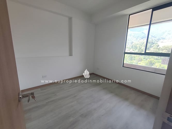 Apartamento de 2 alcobas en venta en Chile, La Estrella, 66 m² · foto 10 de 13