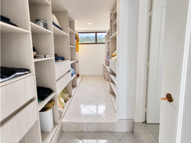 Apartamento de 4 alcobas en venta en Centenario, Cali, 297 m² · foto 16 de 17