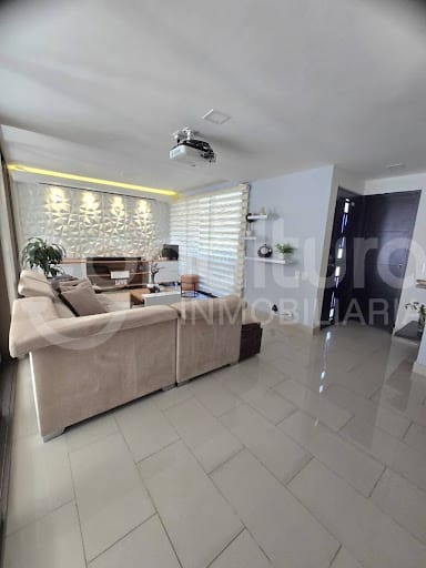 Apartamento de 3 alcobas en venta en Loma De Los Bernal, Medellín, 191 m² · foto 5 de 24