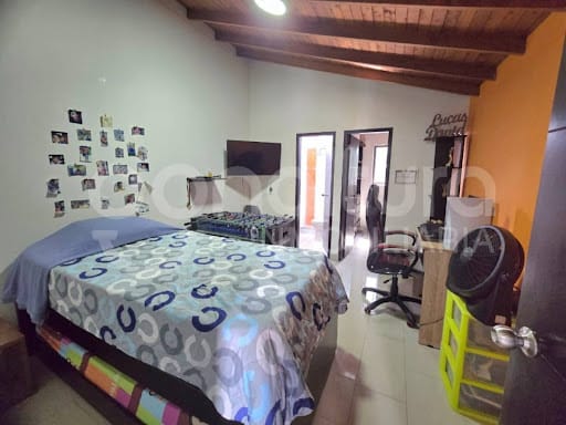 Apartamento de 3 alcobas en venta en Loma De Los Bernal, Medellín, 191 m² · foto 11 de 24