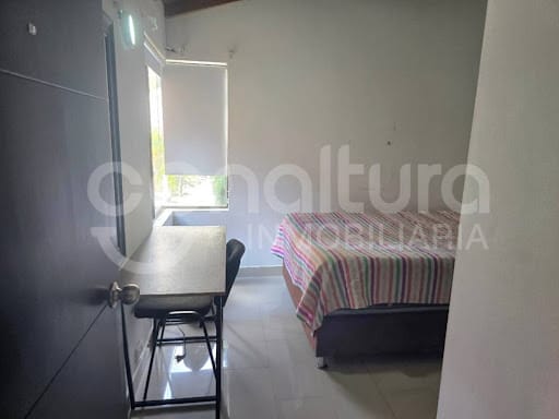 Apartamento de 3 alcobas en venta en Loma De Los Bernal, Medellín, 191 m² · foto 12 de 24