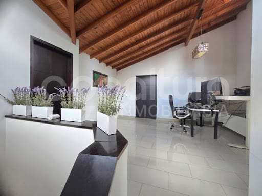 Apartamento de 3 alcobas en venta en Loma De Los Bernal, Medellín, 191 m² · foto 19 de 24