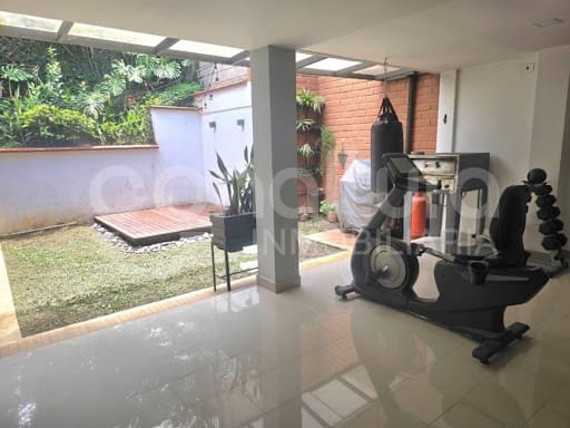 Apartamento de 3 alcobas en venta en Loma De Los Bernal, Medellín, 191 m² · foto 21 de 24