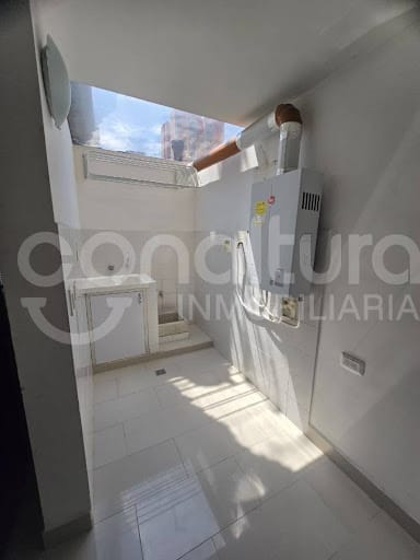 Apartamento de 3 alcobas en venta en Loma De Los Bernal, Medellín, 191 m² · foto 22 de 24